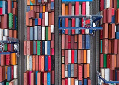 进口货物涌入美国各大港口！ 企业提前订货规避新一轮关税