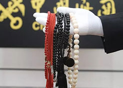 青岛海关截获违规邮递进境珊瑚饰品