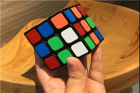 中国跨境电商加速跑：化妆品走俏 马桶热销