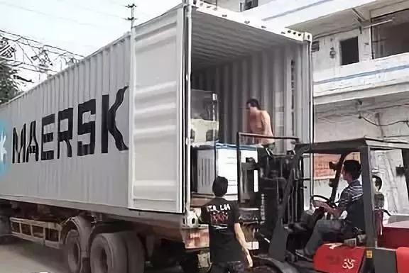 集装箱装卸时，开或关箱门到底由谁负责？