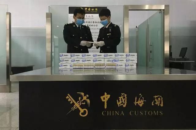 上海海关召开打击象牙等濒危物种走私成果发布会，青岛流亭机场海关查获非法入境胎盘素1250支