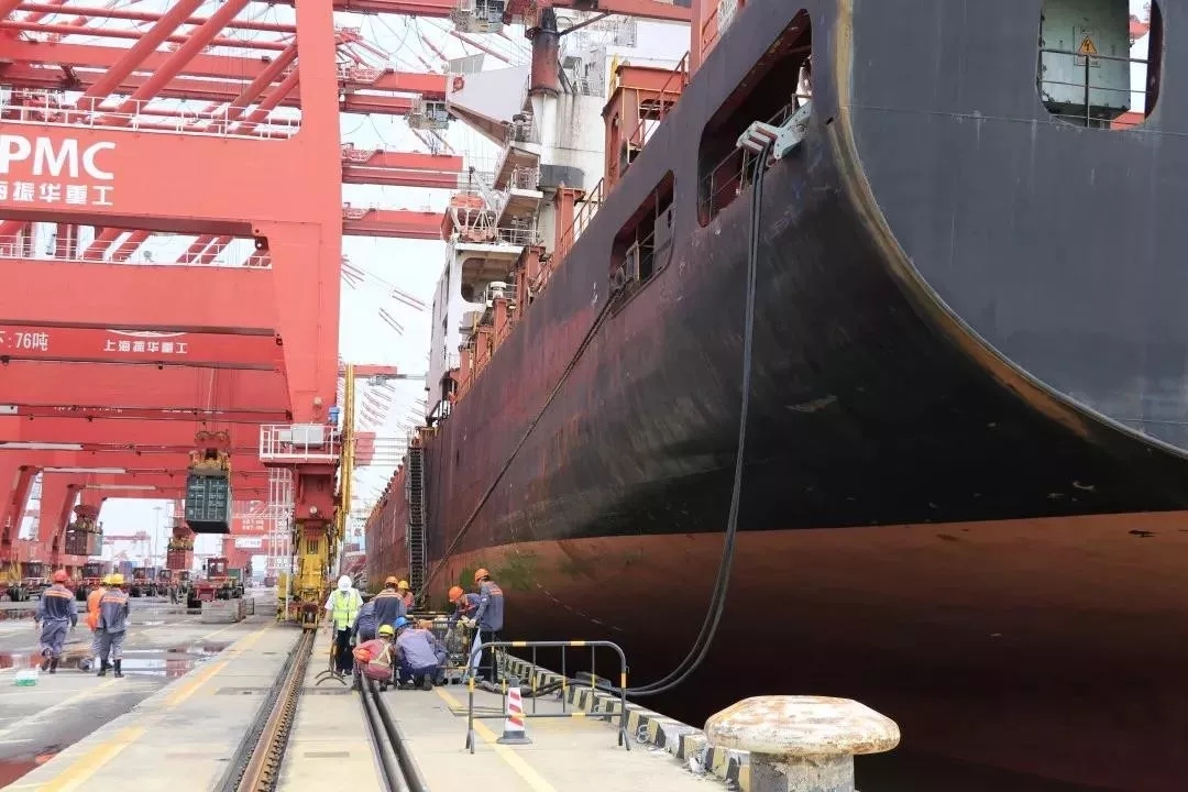 广州港正式为作业班轮提供船舶岸基供电