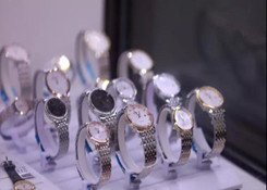 海关查获275万元走私手表 个人代购将被跨境电商逐步取代