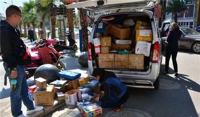 拿快递还被加收1元取件费？末端违规收费将被整顿