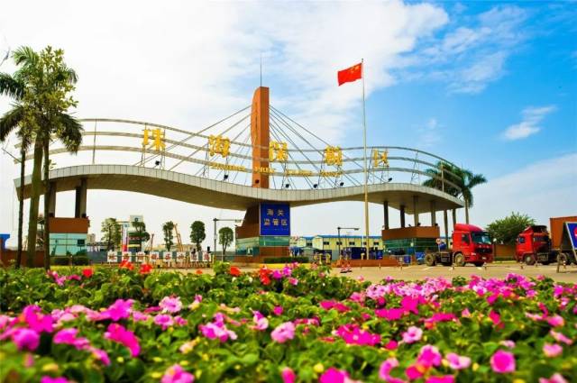 保税区发放超两千万补助资金 31家企业喜获“大红包”