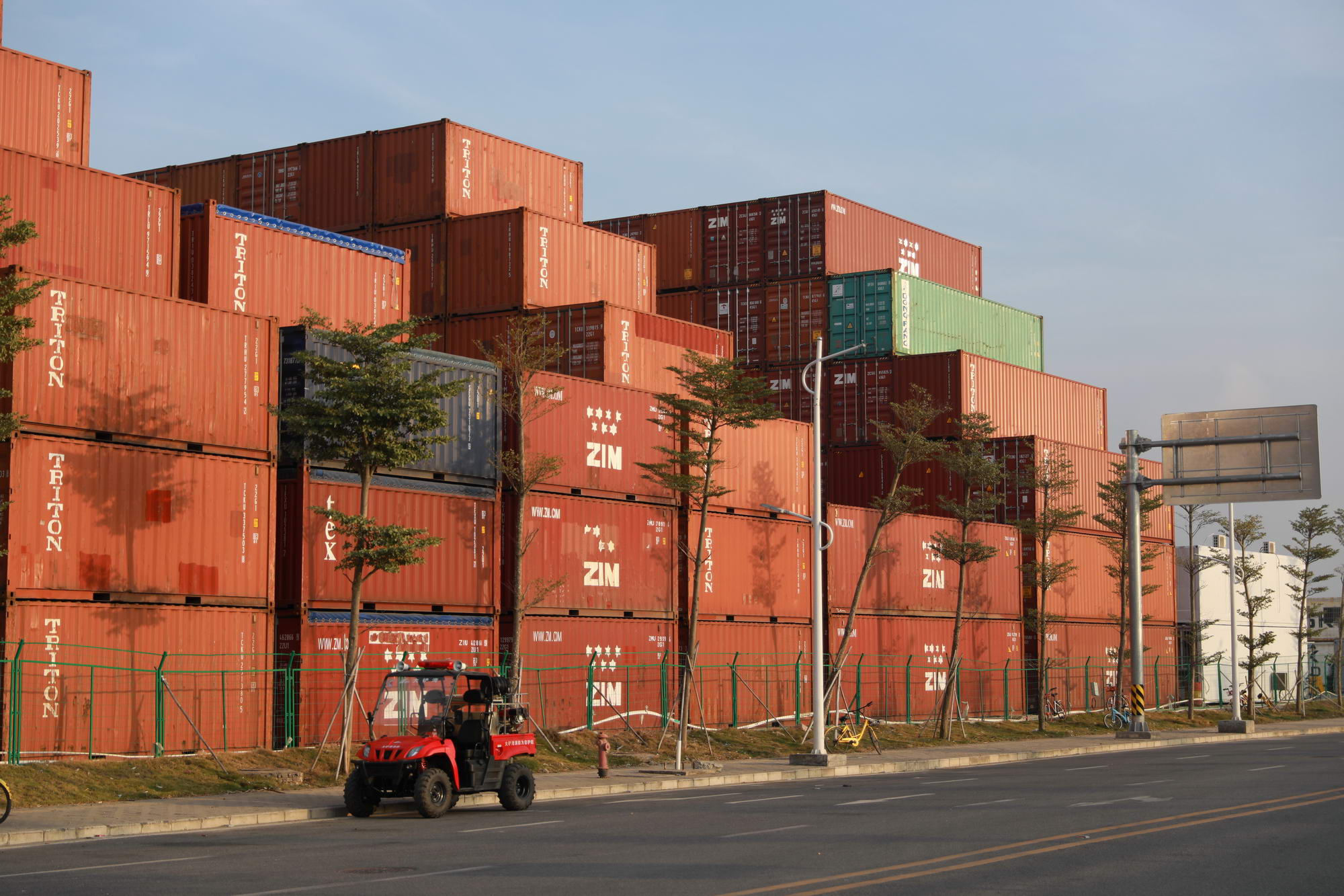 广州海关破获2.3亿元利用邮件、快件、跨境电商等寄递渠道走私案 