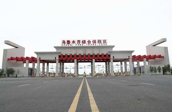 前8月新疆综保区外贸值增长近八成