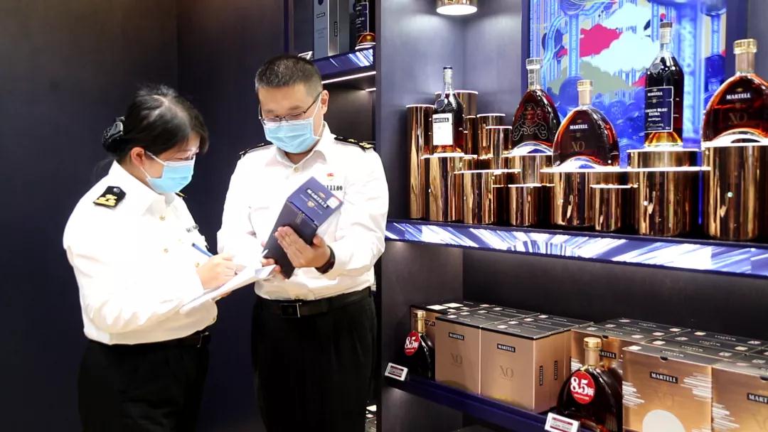 2021年监管离岛免税购物近500亿元