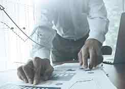 传统进出口贸易依托现代网络科技向跨境电商转变的步伐将更加快速