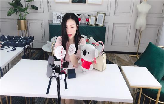 探索跨境电商营销新模式！全国首个“保税仓直播间”落地杭州综保区